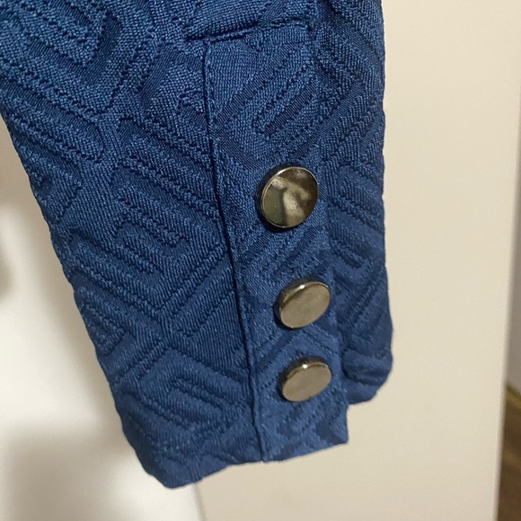 New Guess long sleeve with tags - Picture 4 of 5